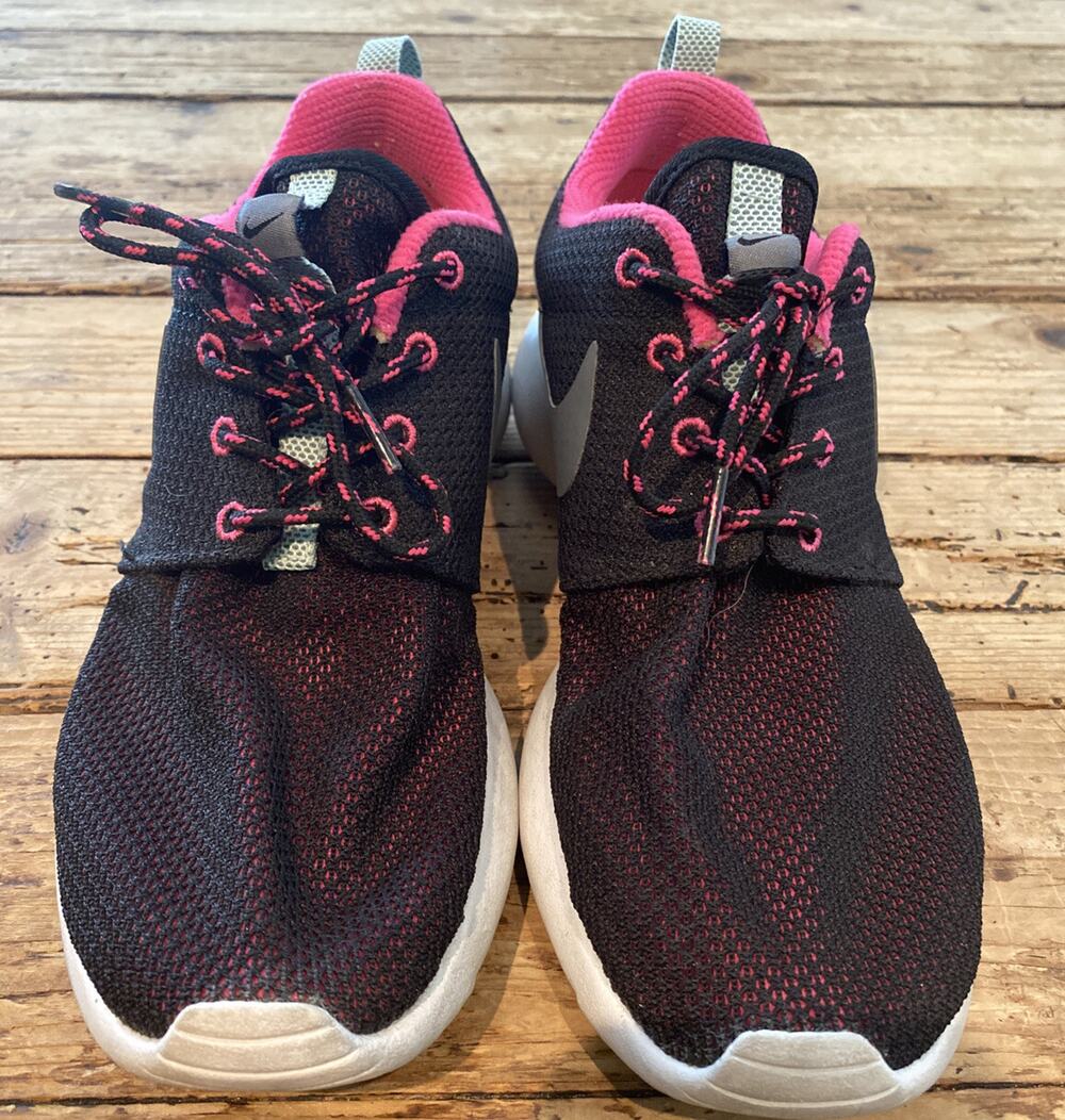 NIKE Roshe Run Womens Size 8 Black & Pink Athletic Running Shoes